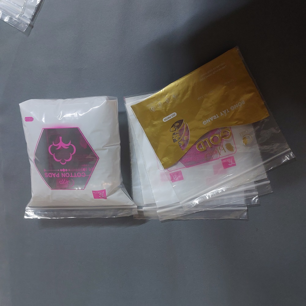 Bottom folding zipper bag